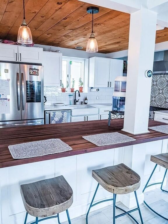 Property Photo:  15 King Ave  MA 02356 