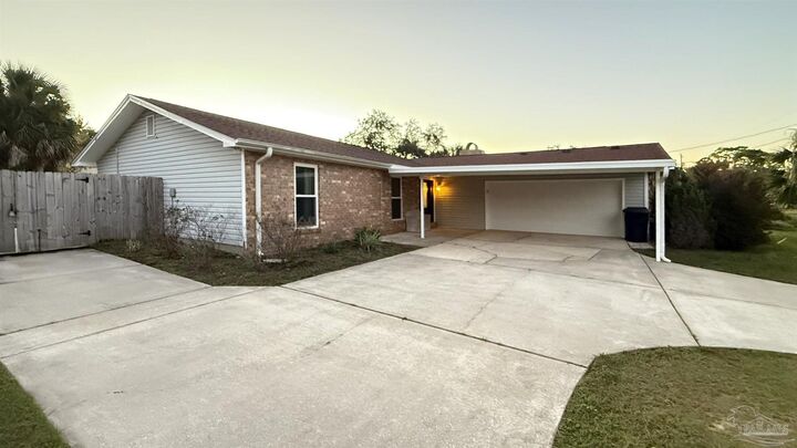 Property Photo: 3545 Blueridge Dr FL 32504