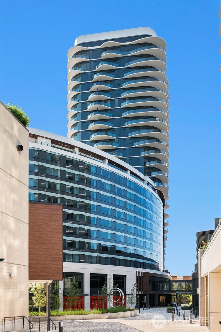 838  Avenue Square  NE 308  Bellevue WA 98004 photo