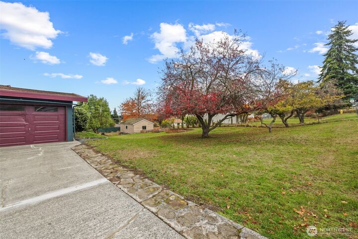 Property Photo: 1621 E 4th Street WA 98362