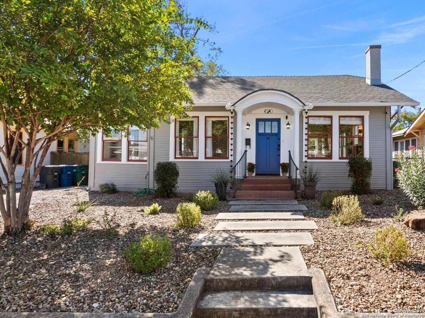 Property Photo: 620 E Myrtle TX 78212