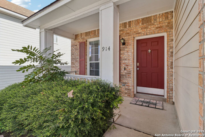 Property Photo: 914 Thomas Ridge TX 78251