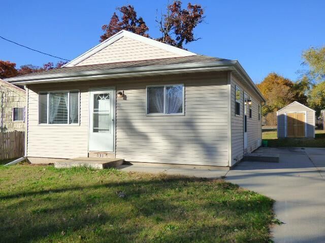 Property Photo: 231 Carpenter Street WI 53511