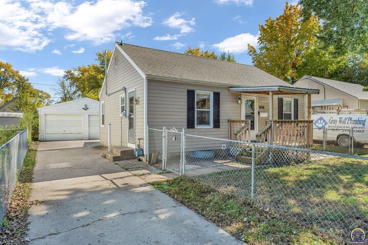 Property Photo:  1020 NE Chester Ave  KS 66616 