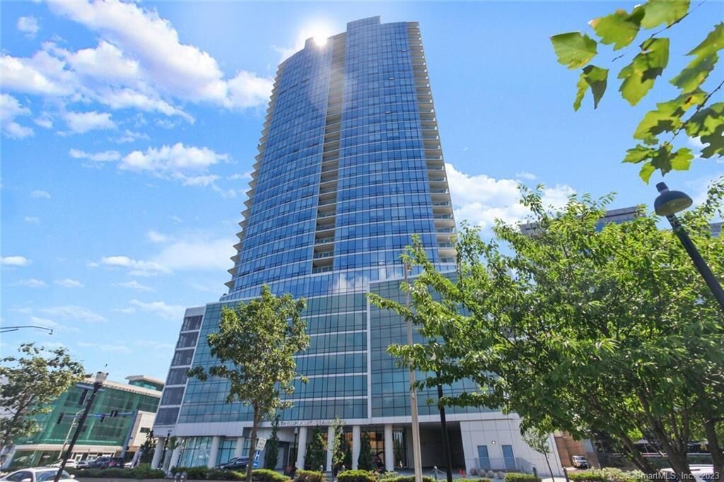 Property Photo: 1 Broad Street 8E CT 06901