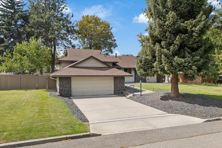 Property Photo: 5906 S Donora Dr WA 99223