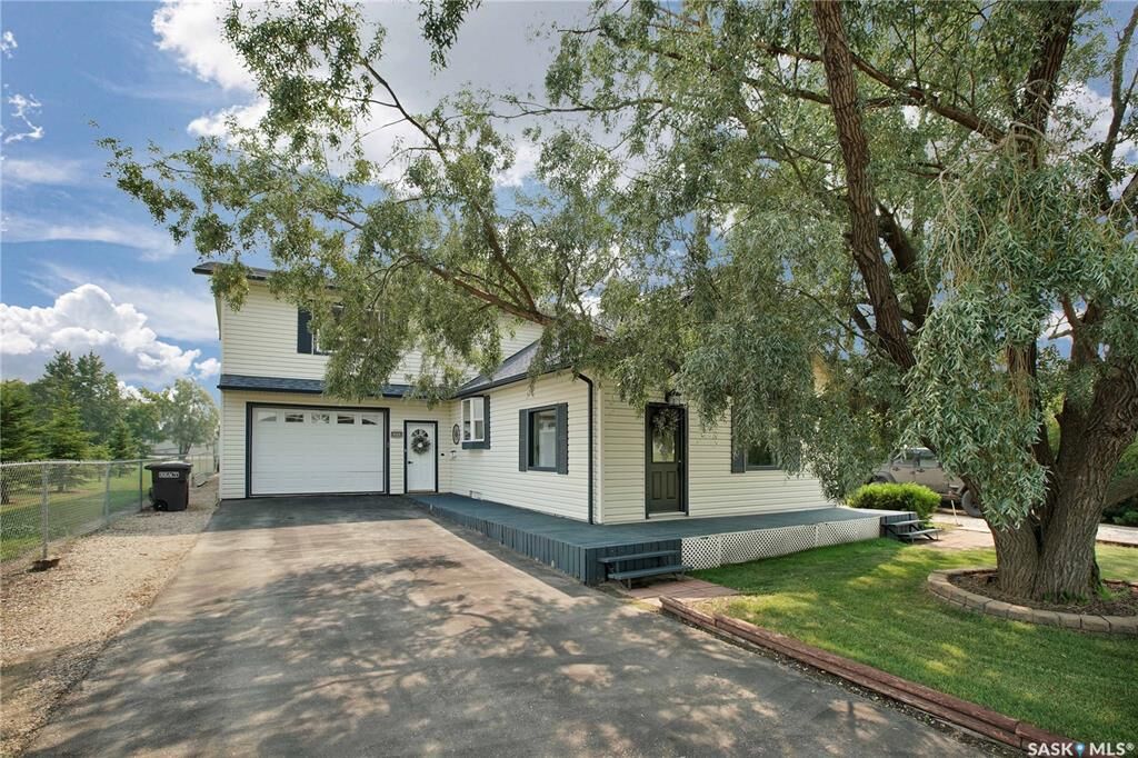 Property Photo:  111 4th Street N  SK S0K 4P0 