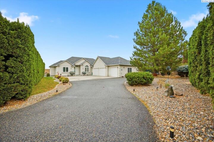 Property Photo: 649 Clermont WA 99352