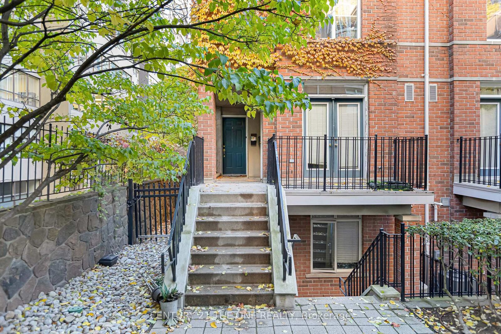 Property Photo: 415 Jarvis Street 400 ON M4Y 3C1