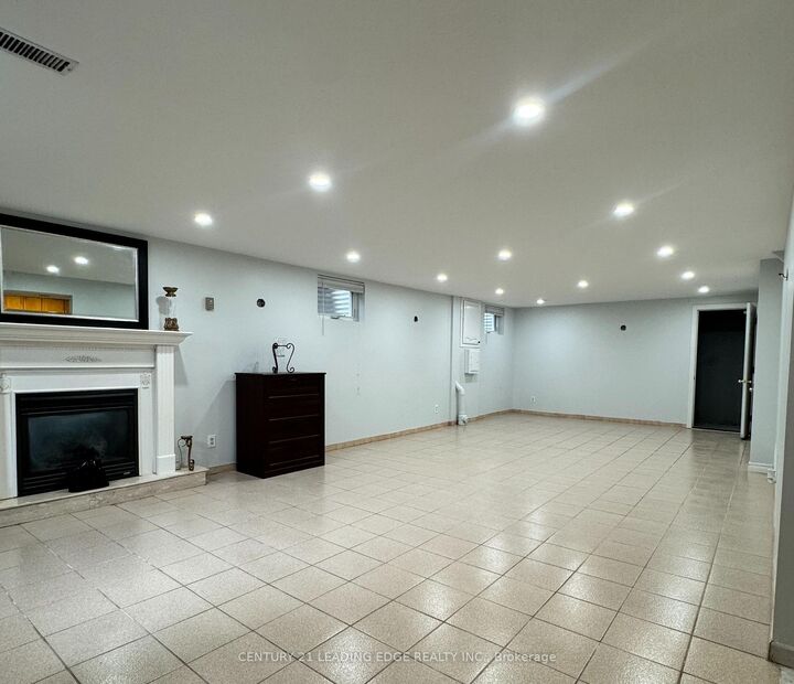 Photo de la propriété:  63 Canterbury Court Bsmt  ON L4C 8E7 