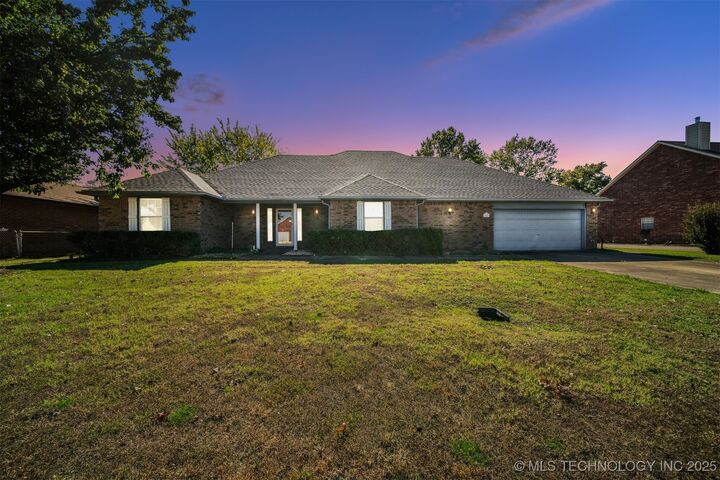 Property Photo:  1807 SW 2nd Place  OK 74467 