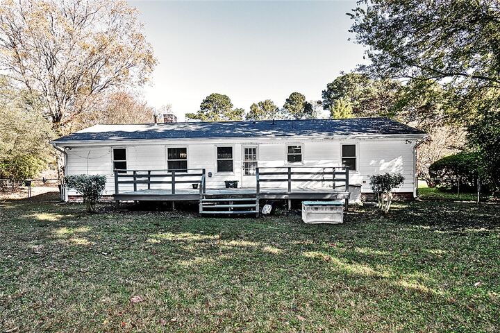 Property Photo: 475 Catesby Lane VA 23185