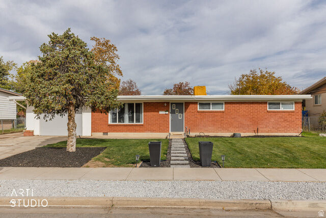 Property Photo: 1916 W Gregory Dr UT 84041