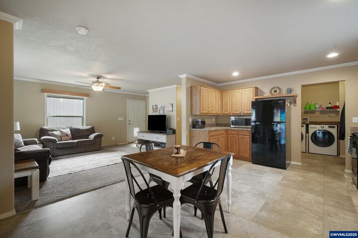 Property Photo: 176 W Main St OR 97324