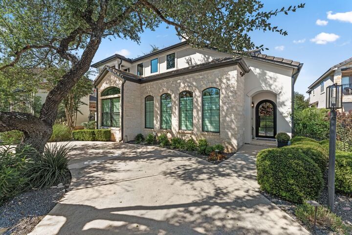 8 Hightrail Way  The Hills TX 78738 photo