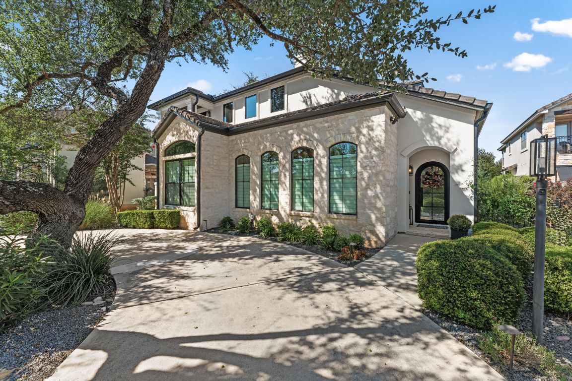 Property Photo: 8 Hightrail Way TX 78738