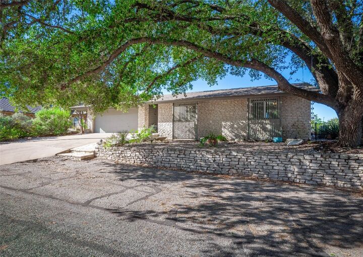 Property Photo: 427 Coventry Road TX 78669