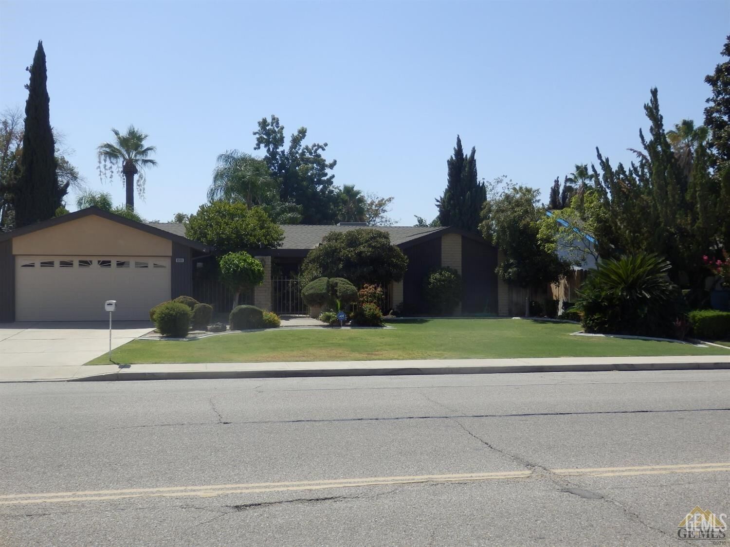 Property Photo: 9909 Palm Avenue CA 93312