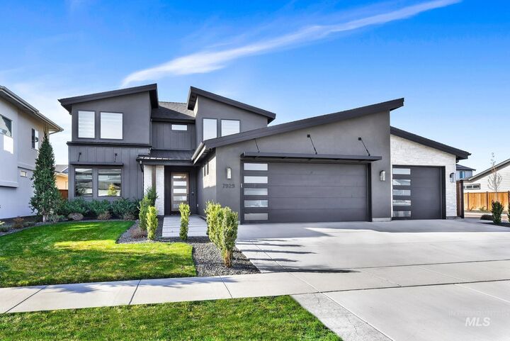 Property Photo: 7929 W Deerfawn Ln ID 83616