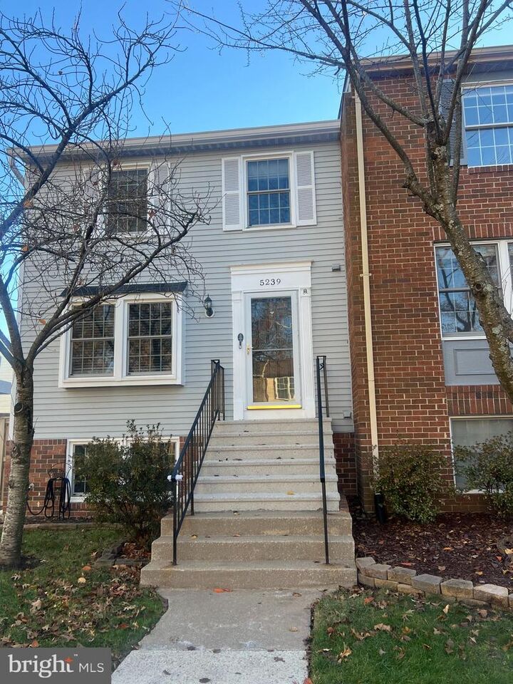 Property Photo:  5239 Saint Genevieve Place  VA 22315 