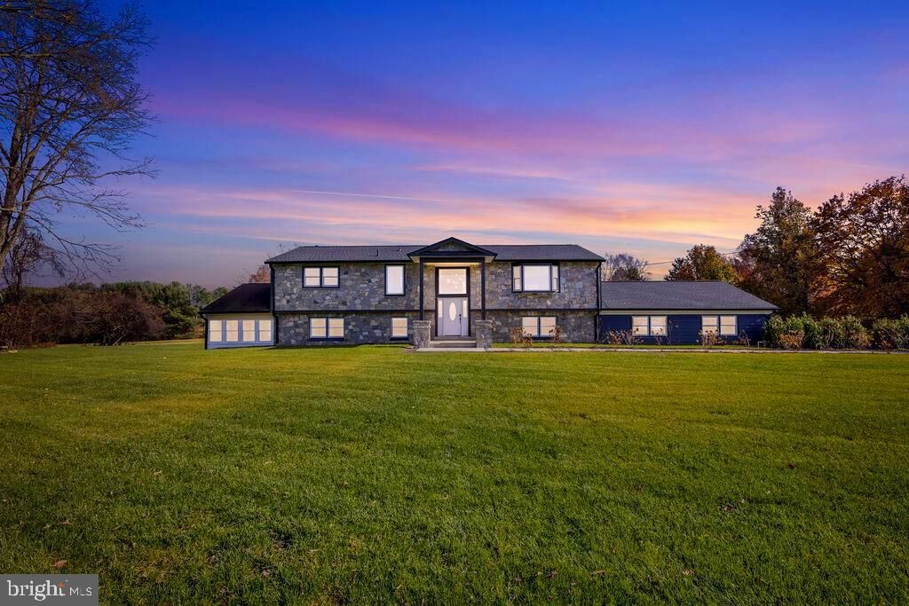 Property Photo:  13762 Berlin Turnpike  VA 20180 