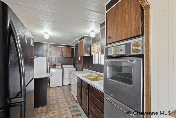 Property Photo: 516 E 4th St WY 82007