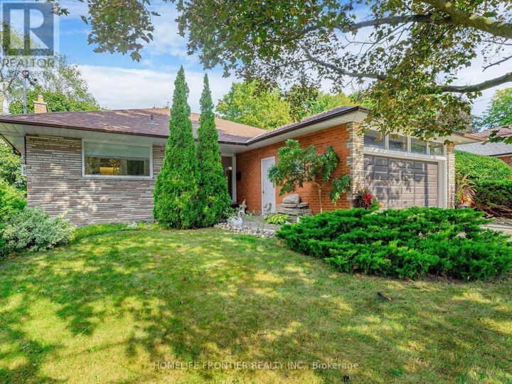 Property Photo:  52 Landfair Crescent Upper  ON M1J 3A7 