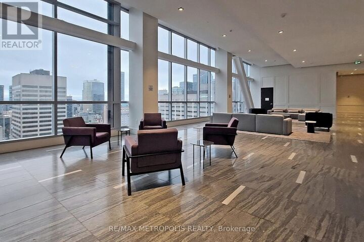 Property Photo:  488 University Avenue 2102  ON M5G 0C1 