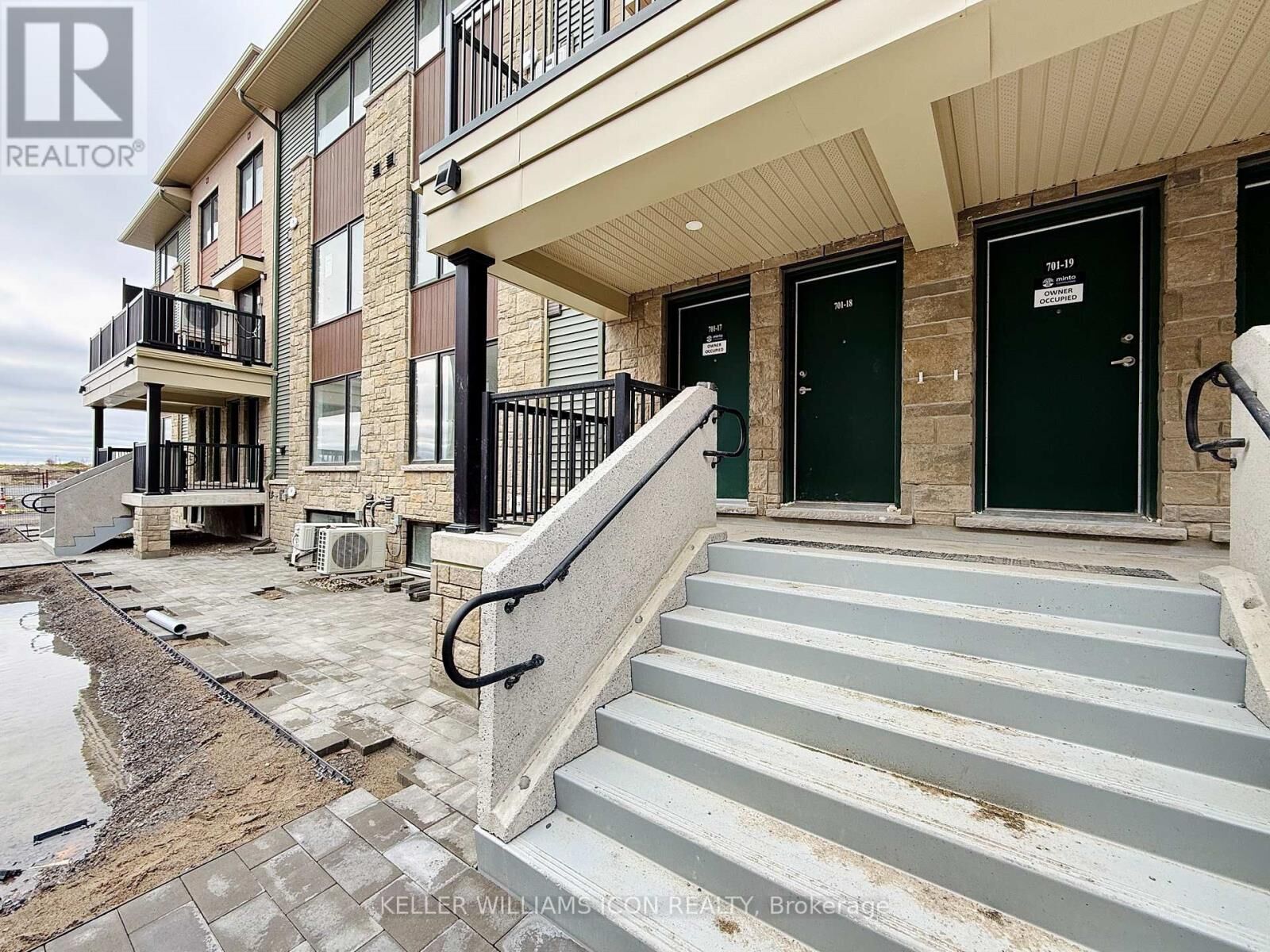 Property Photo:  701 Glenroy Gilbert Drive # 19  ON K2J 7N8 