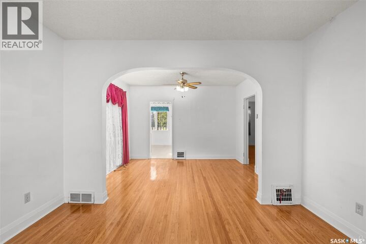 Property Photo:  451 9th Street E  SK S6V 0Y1 