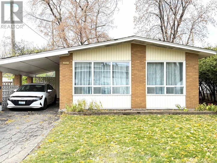 Property Photo: 2527 Needham Crescent ON K1V 6K1