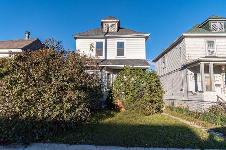 939 Selkirk Avenue  Winnipeg MB R2X 0B9 photo