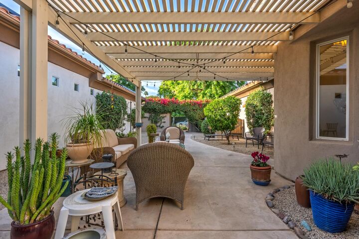 Property Photo:  19 Wimbledon Circle  CA 92270 