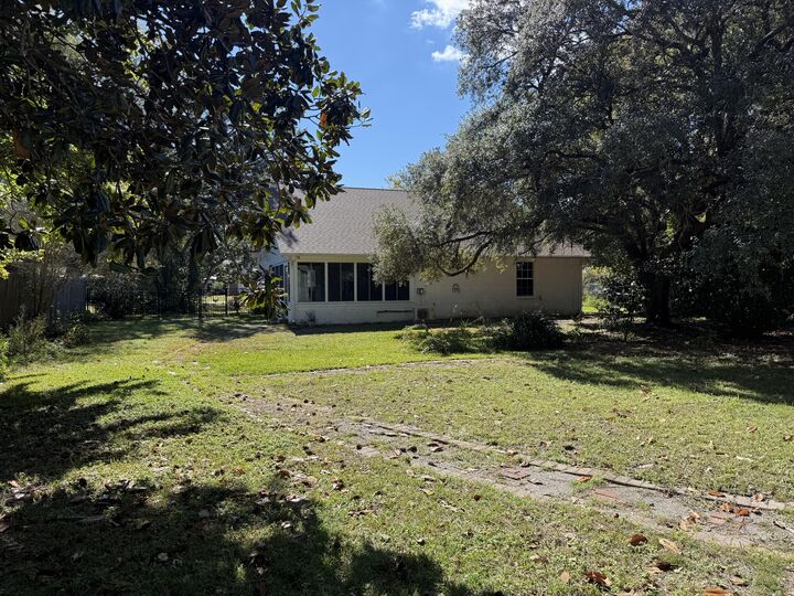Property Photo:  6814 Avenida De Galvez  FL 32566 