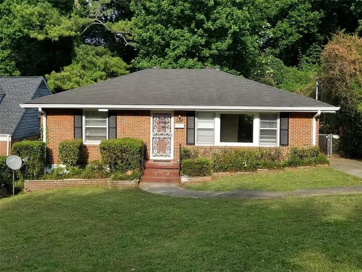 Property Photo: 817 Gertrude NW GA 30318