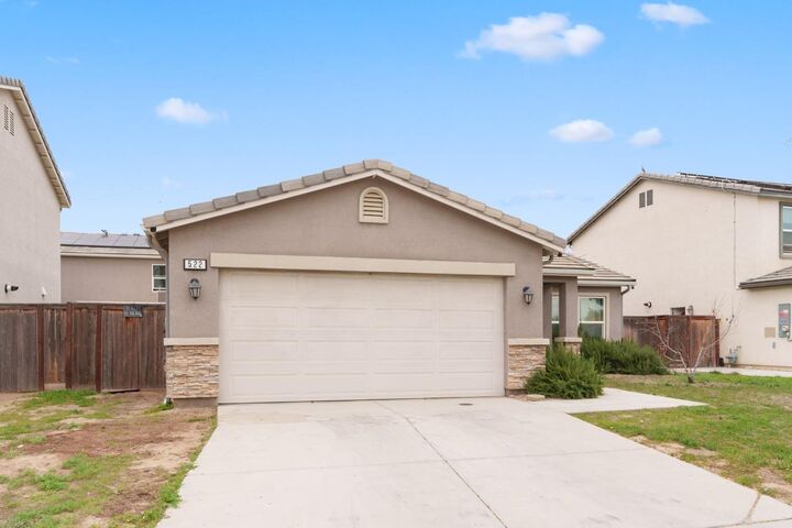 Property Photo:  522 Barbara Avenue  CA 93657 