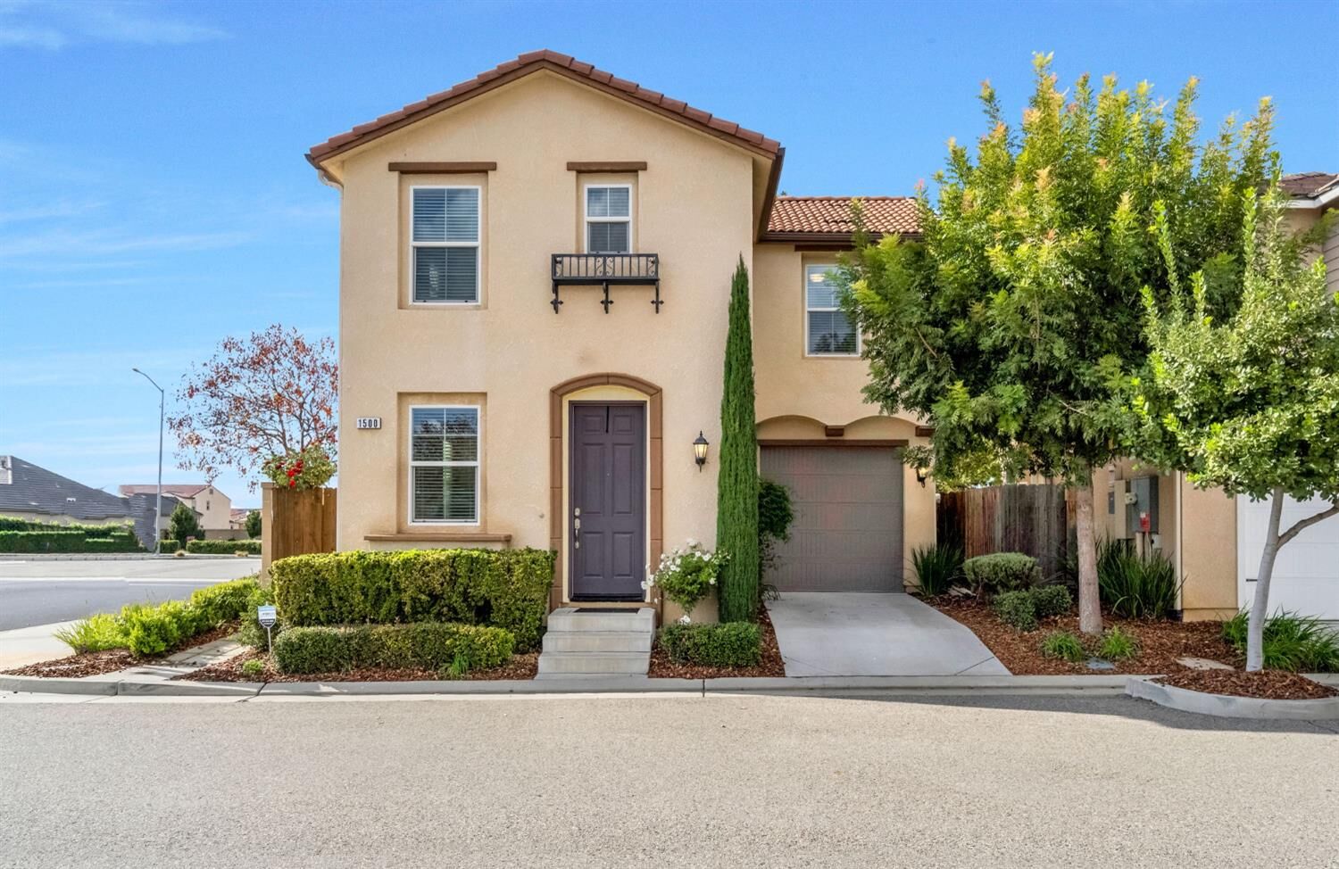 Property Photo: 1500 N Encoure Way CA 93619