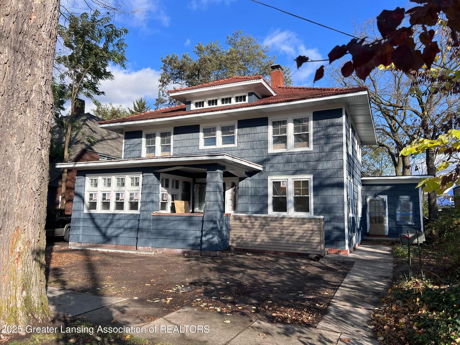 Property Photo:  908 N Capitol Avenue  MI 48906 