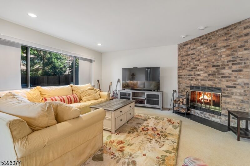 Property Photo:  191 Yorktowne Ct 191  NJ 07676 