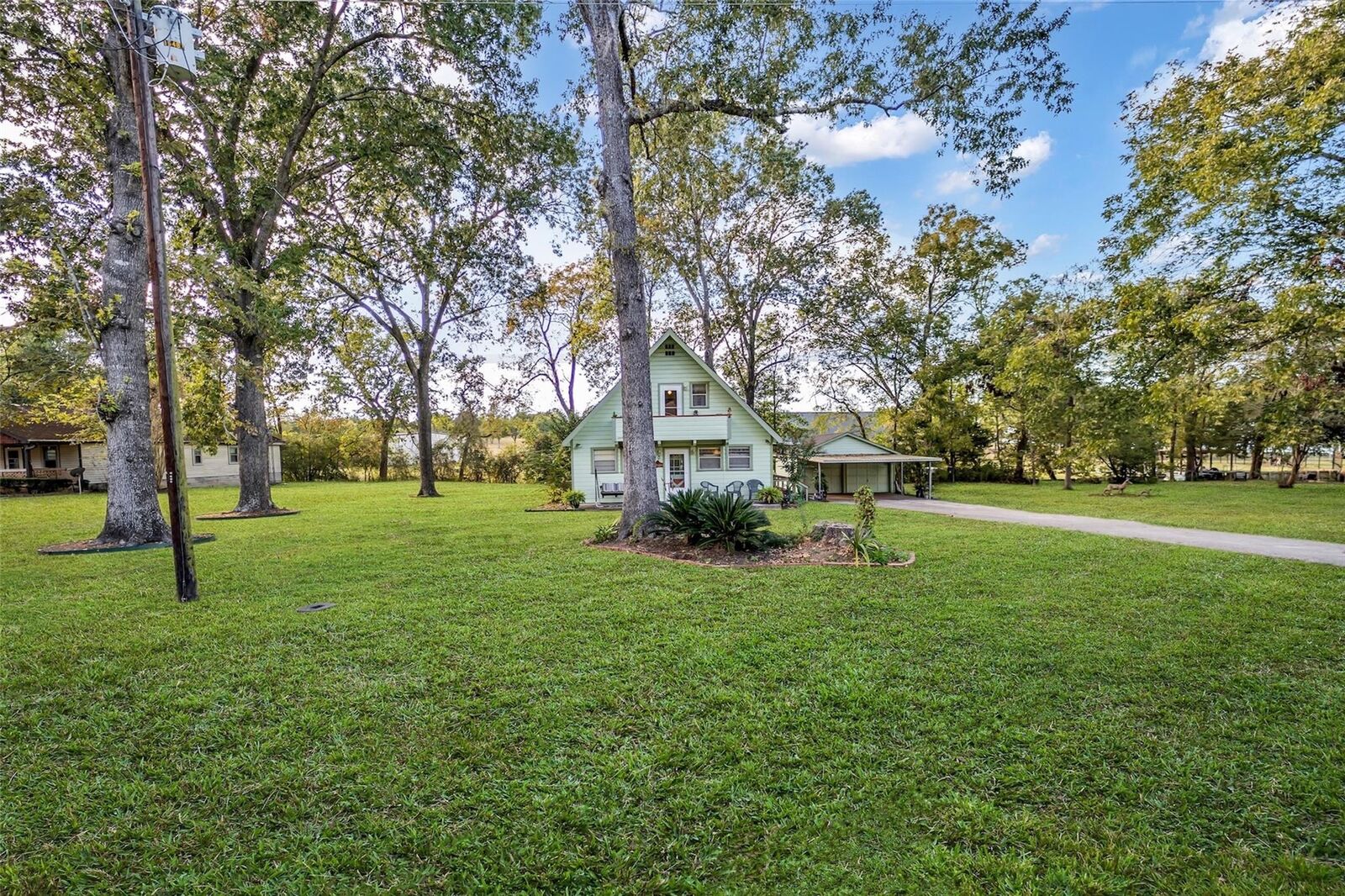 Property Photo: 590 Cove Loop TX 77331