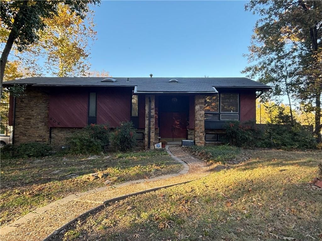 Property Photo:  808 E 3rd Street  KS 67335 