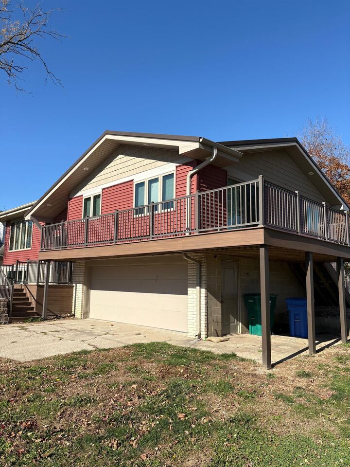 Property Photo:  402 Pfaltzgaff St  IA 50602 