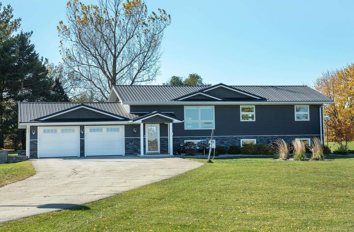 Property Photo: 2681 Amherst Place IA 50658