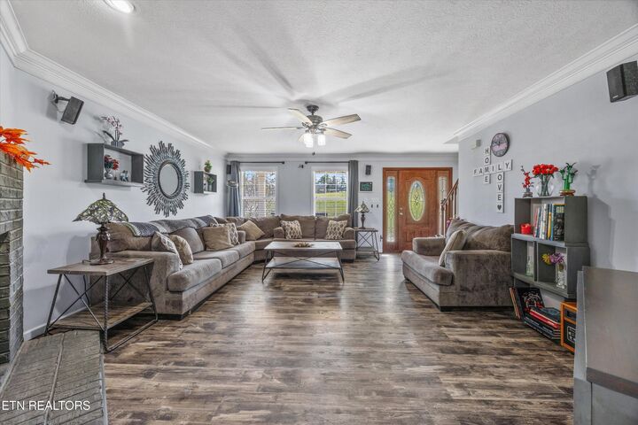 Property Photo: 6213 Ridgeview Rd TN 37918