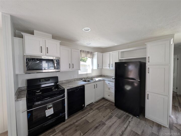 Property Photo: 3146 Route 9W 8A NY 12553