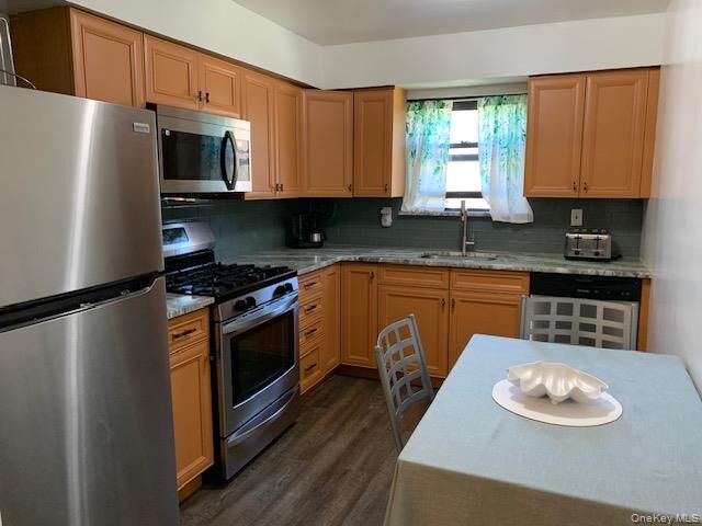 Property Photo: 19 Sneden Place W 19 NY 10977