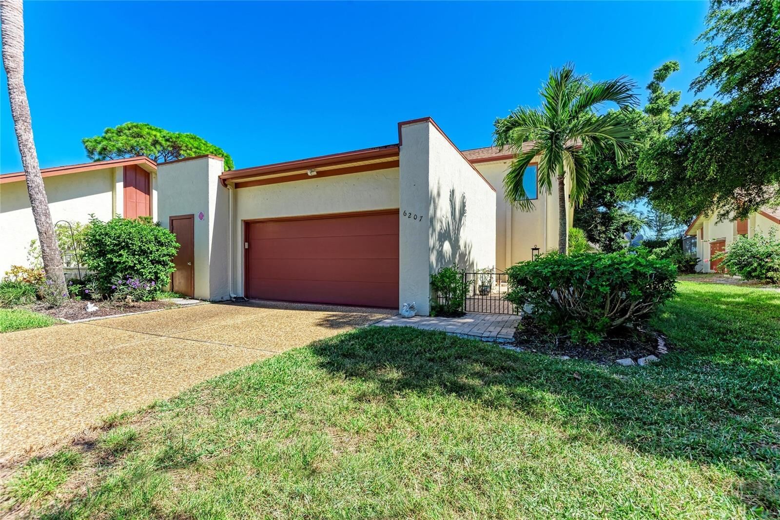 Property Photo: 6207 Courtside Drive 23 FL 34210