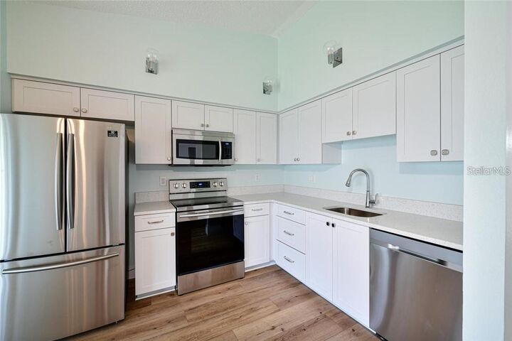 Property Photo: 4110 38th Avenue W 4110 FL 34205