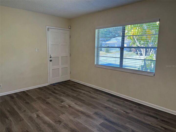 Property Photo: 1740 W Walnut Street FL 33607