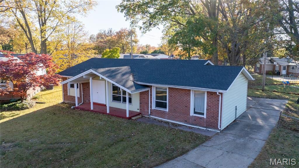 Property Photo:  7 Darwin Court  MO 63033 